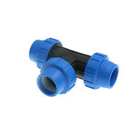 Colocaciones de tubo azules de la compresión de la camiseta de los conectores de la tubería de la irrigación del color