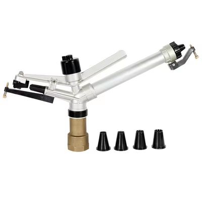 Sistema de irrigación de los rociadores de lluvia de larga duración.